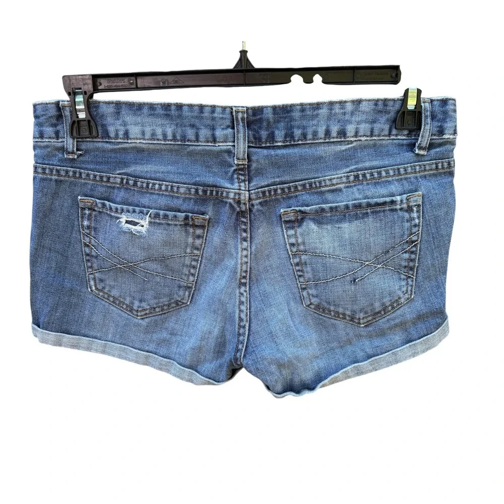 Aeropostale Womens 9/10 Denim Shorts Blue Low Rise Cuffed Medium Wash Y2K Casual